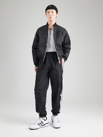 ADIDAS ORIGINALS - Tapered Pantalón 'ADIBREAK' en negro