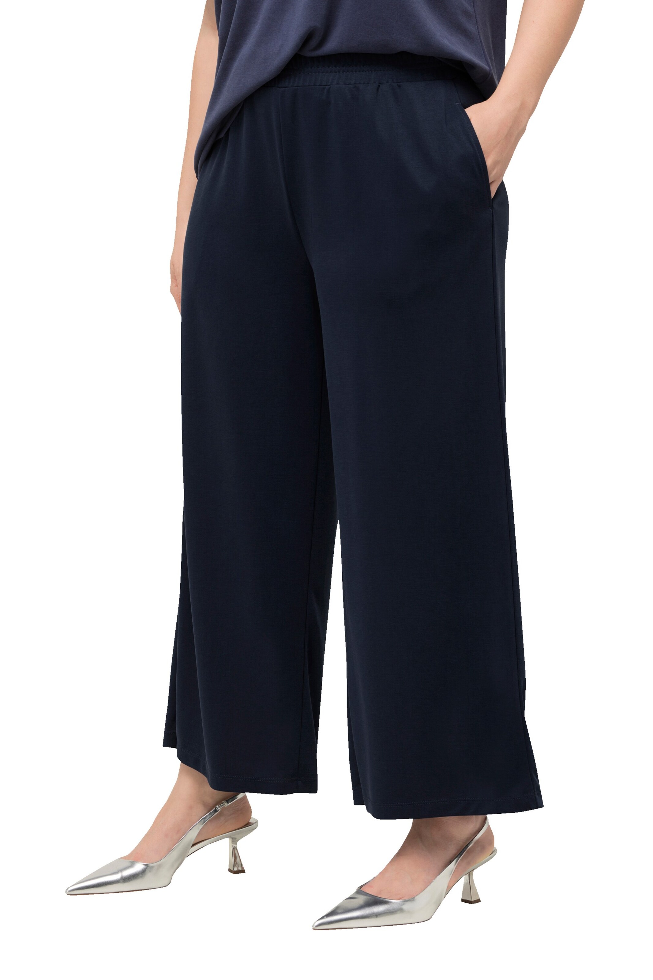 Ulla Popken Loose fit Trousers in Black: front