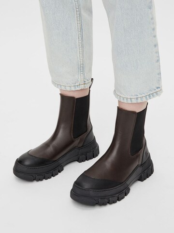 Bianco Chelsea boots 'GIGI' in Bruin: voorkant