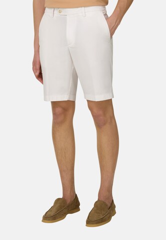Boggi Milano Slimfit Παντελόνι τσίνο σε λευκό: μπροστά