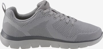 SKECHERS Sneaker in Grau