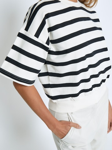 minus Sweatshirt 'Estella' in Zwart