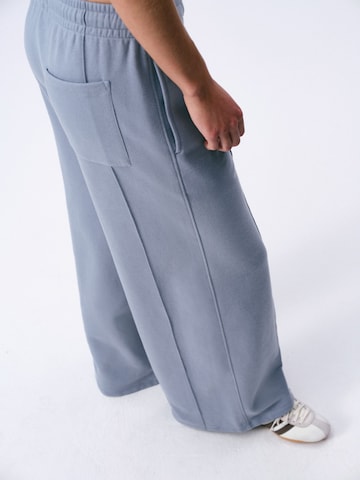 Wide leg Pantaloni sportivi di self. in blu