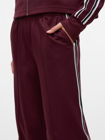 VERO MODA Loose fit Trousers in Red