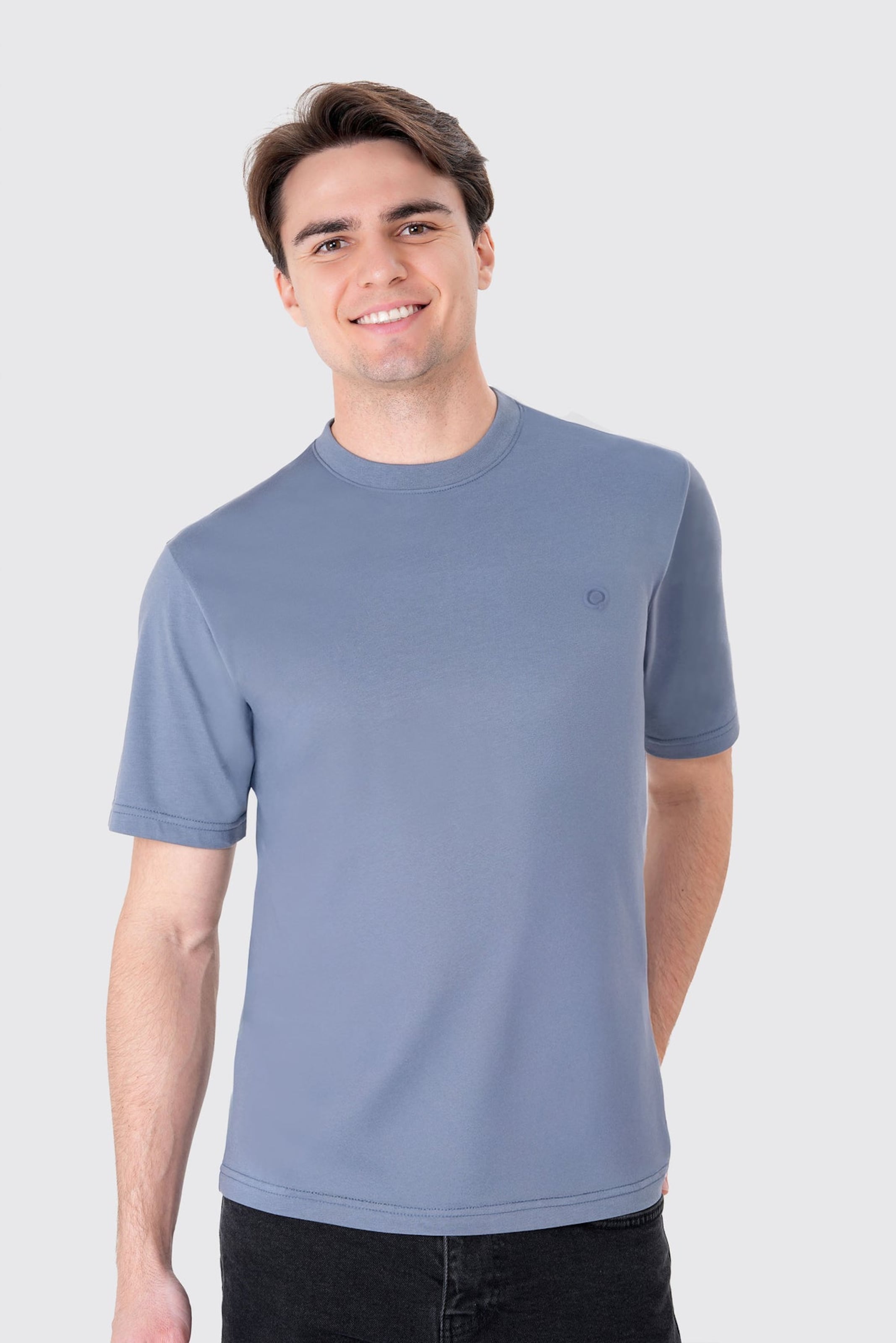 UNIQVIBE Shirt in Blue: front