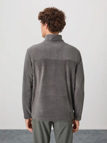 Tommy Life Sweater in Grey
