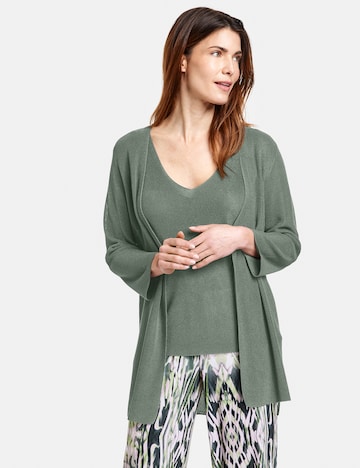 GERRY WEBER Gebreid vest in Groen: voorkant