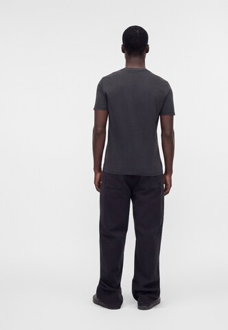 GUESS - Camiseta en negro