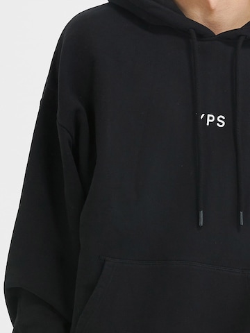 Young Poets Sweatshirt in Black