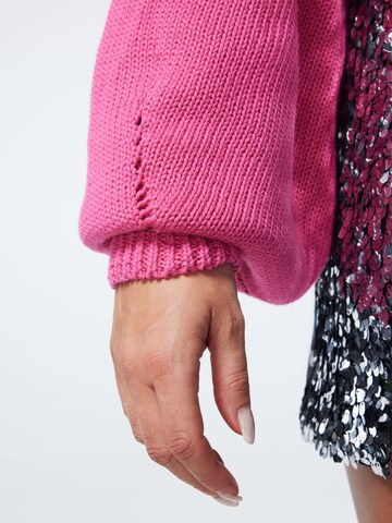 ABOUT YOU x Emili Sindlev Sweter 'Jolin' w kolorze różowy