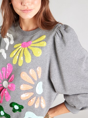 Essentiel Antwerp Sweatshirt 'Hun' in Grey