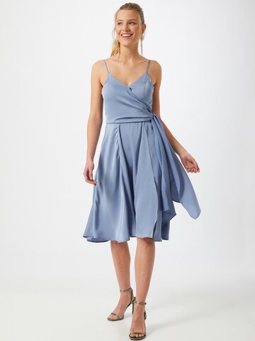 Robe de cocktail 'Sara' Chi Chi London en bleu