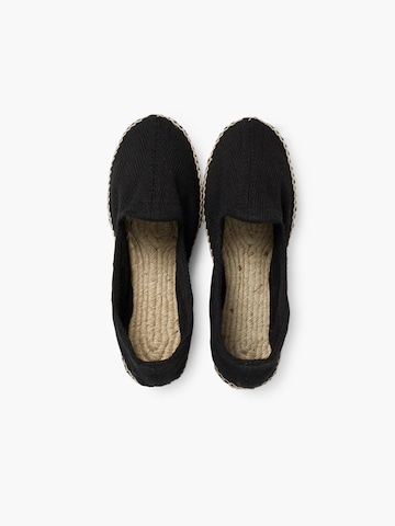 Scarpa bassa di Pisamonas in nero