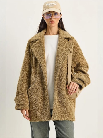 Bianco Lucci Mantel in Braun: Vorderseite