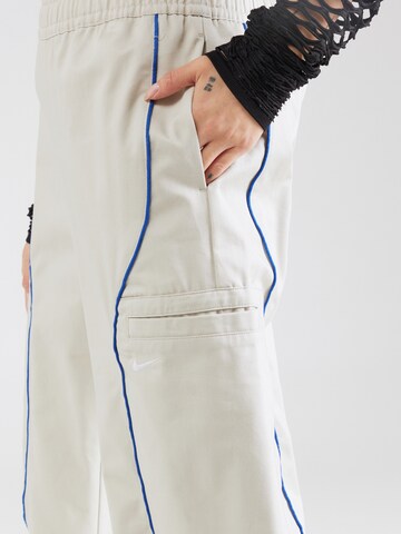 Nike Sportswear Široký strih Nohavice - Béžová