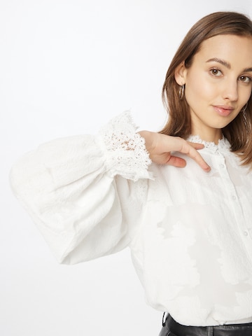 BRUUNS BAZAAR Blouse 'Antha Caro' in White