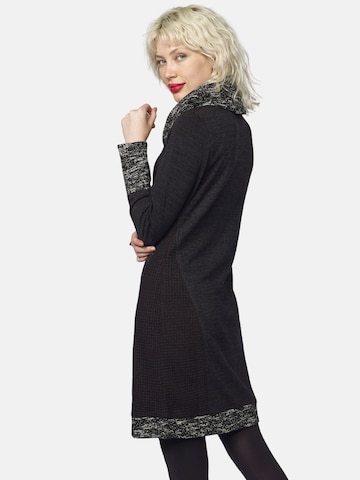 Rochie de la KOROSHI pe negru