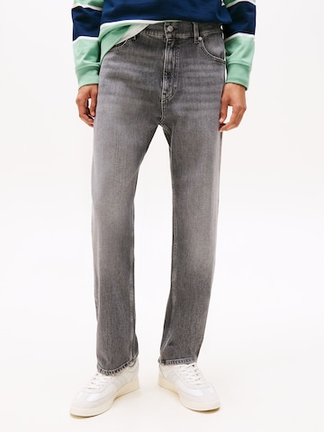 Effilé Jean Tommy Jeans en gris : devant
