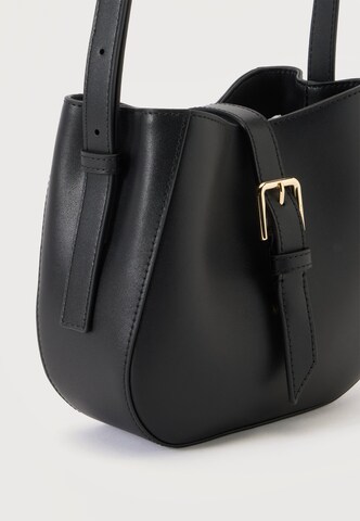FURLA - Bolso de hombro 'DORA' en negro
