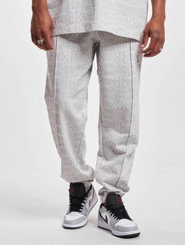 ROCAWEAR Tapered Pants in Grey