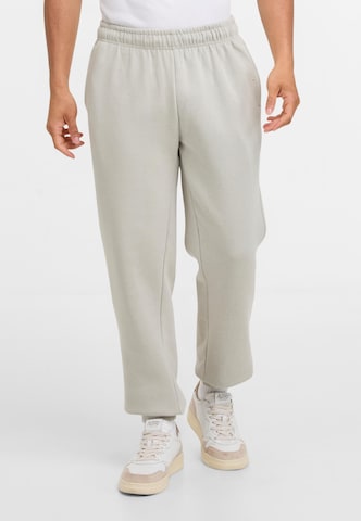 Urban Classics Tapered Hose 'Essential' in Grau: Vorderseite