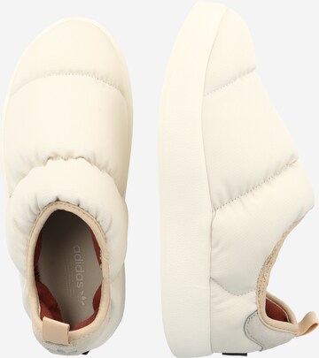 ADIDAS ORIGINALS Slippers 'Puffylette' i beige