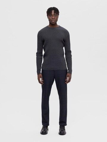 SELECTED HOMME Sweter 'BERG' w kolorze szary
