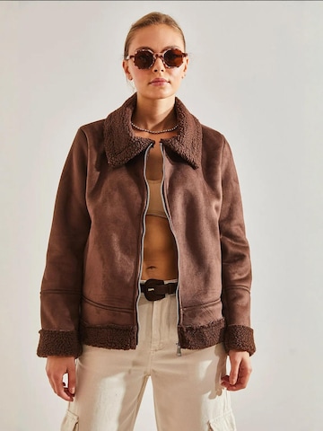 Veste mi-saison Bianco Lucci en marron : devant