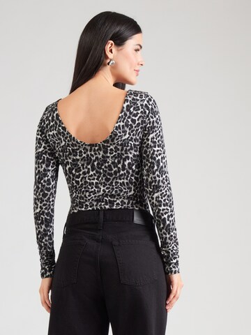 ABOUT YOU Bodi majica 'Drew' | siva barva