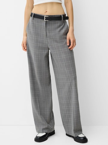 Wide Leg Pantalon à plis Bershka en gris : devant