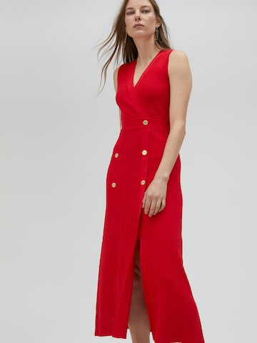 Abito di Lola Casademunt in rosso