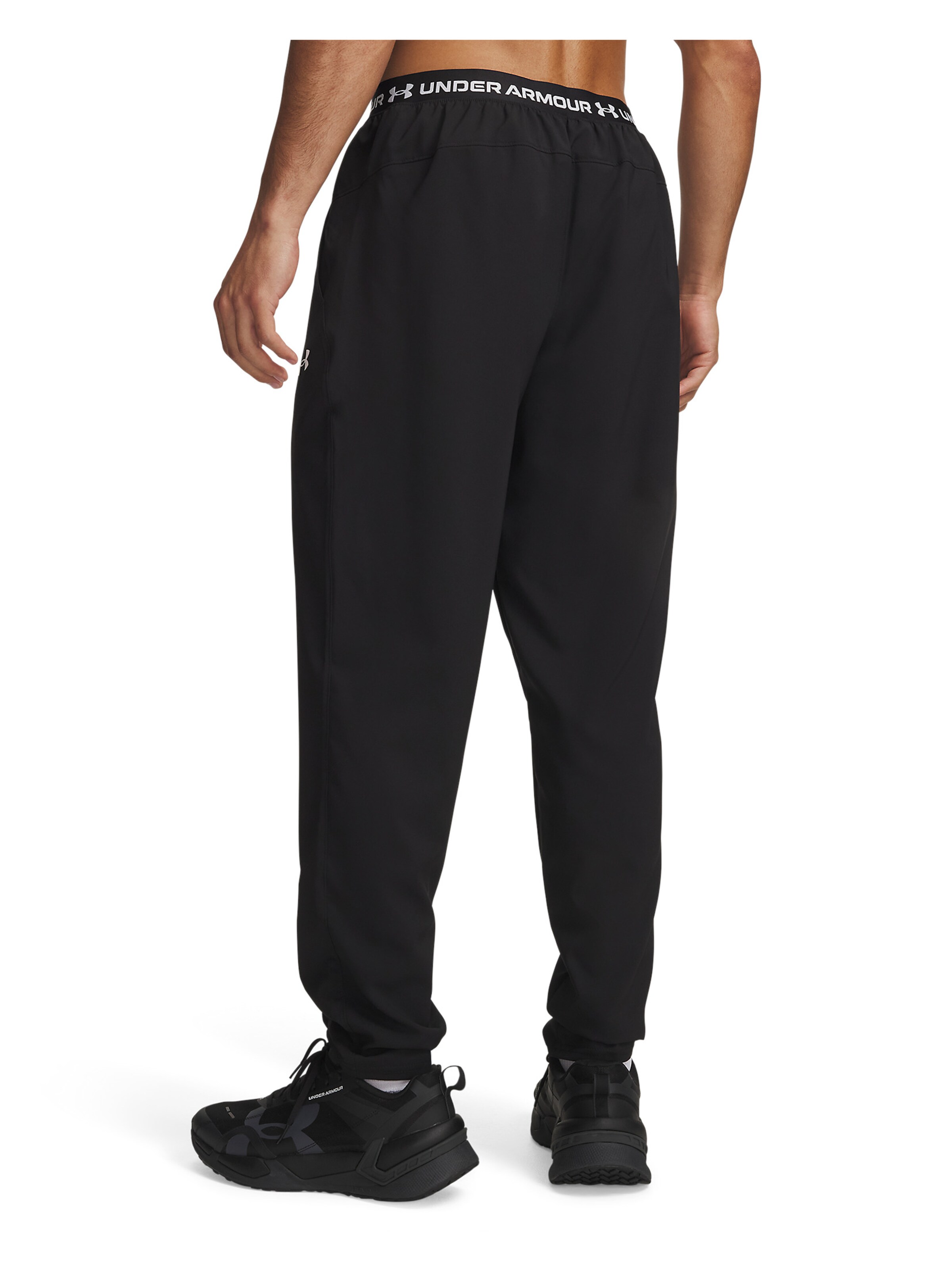 UNDER ARMOUR Tapered Sportbroek in Zwart