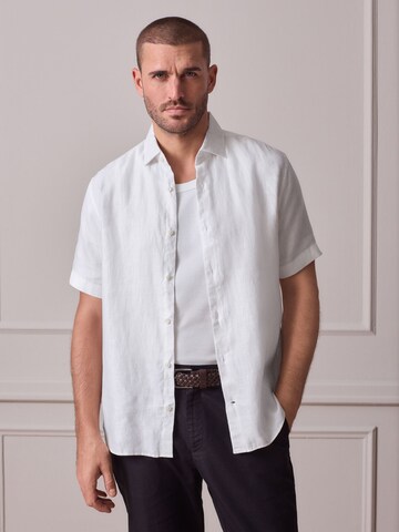 Next Regular Fit Hemd in Weiß: Vorderseite