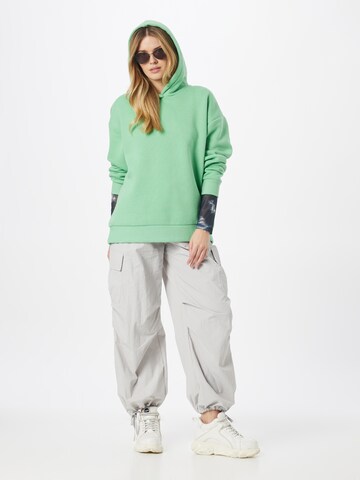Gina Tricot Sweatshirt 'Pella' in Grün