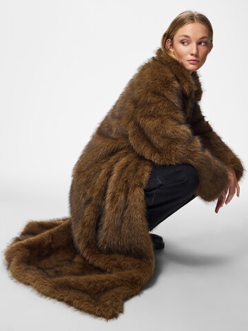 Manteau d’hiver 'PCJILLA' PIECES en marron