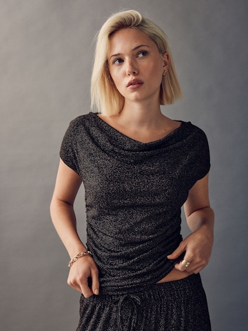 Next Μπλουζάκι σε καφέ: μπροστά