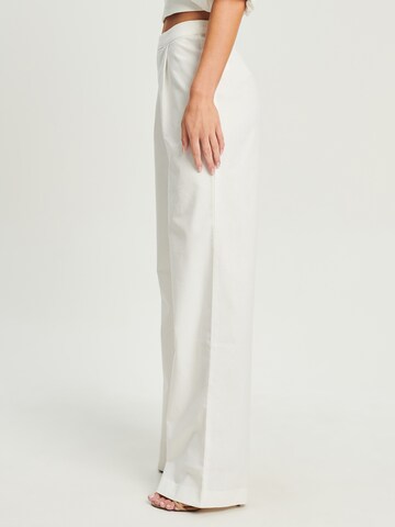 Tussah Regular Pleat-front trousers 'DREW' in White