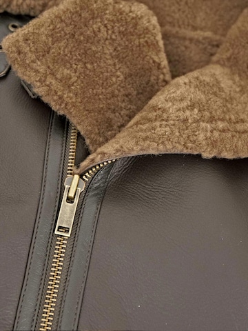 Jilani Between-season jacket 'Aviator' in Brown