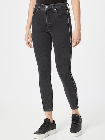 Calvin Klein Jeans Farmer - fekete: elől