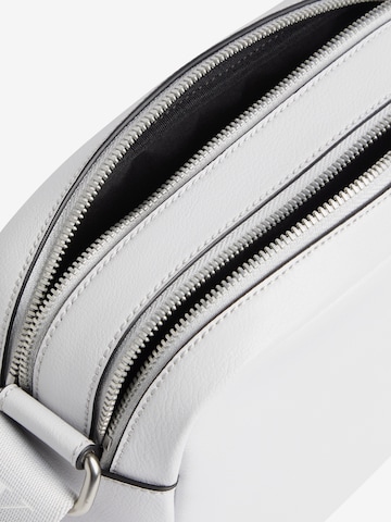 Calvin Klein Jeans Taška přes rameno – šedá