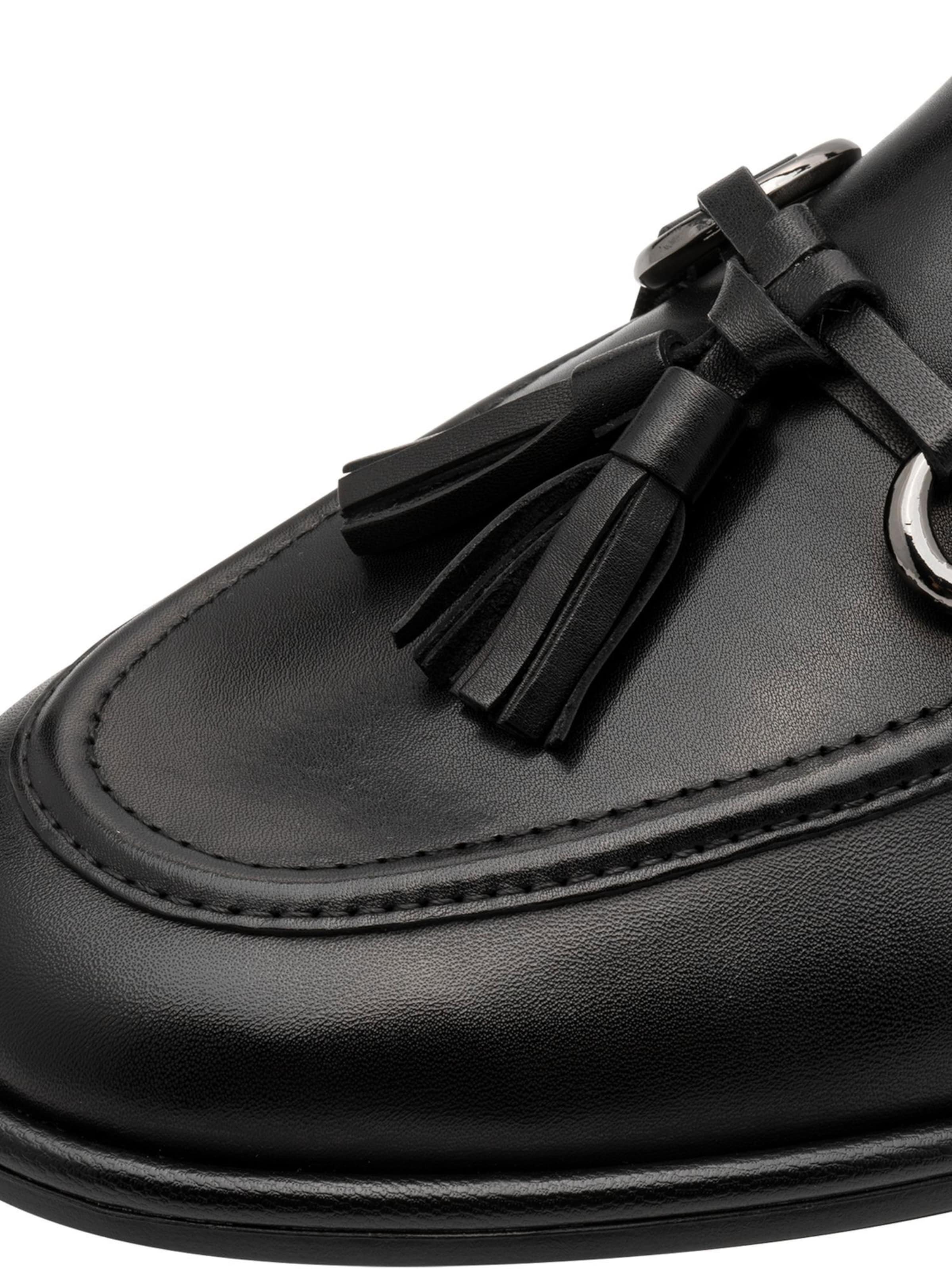 Chaussure basse Tamaris en noir