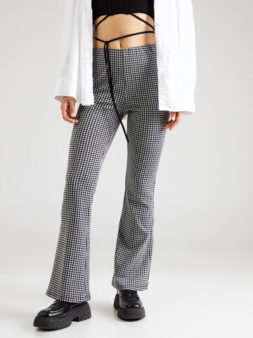 évasé Pantalon 'VIAPRIL' VILA en blanc : devant