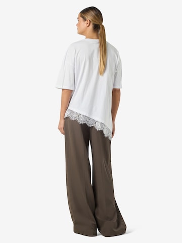 Noisy may Shirt in White