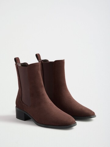 Friends Like These Chelsea boots in Bruin