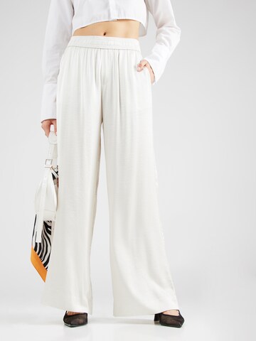 mbym Lużny krój Spodnie 'Asaka' w kolorze biały: przód