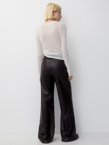 Flared Pantaloni di Pull&Bear in marrone