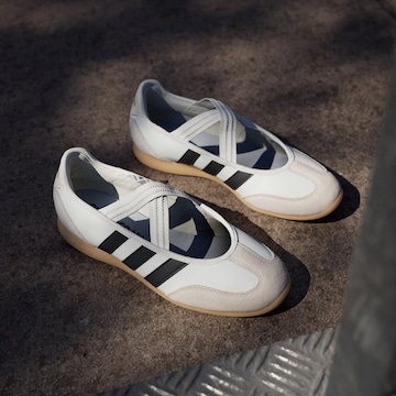 ADIDAS SPORTSWEAR - Sapatilhas baixas 'Barreda' em branco