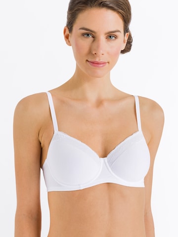 Invisible Soutien-gorge 'Cotton Lace' Hanro en blanc : devant