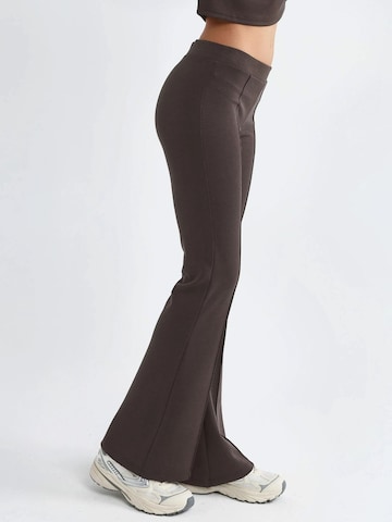 Flared Pantaloni 'Hose' di Busem in marrone