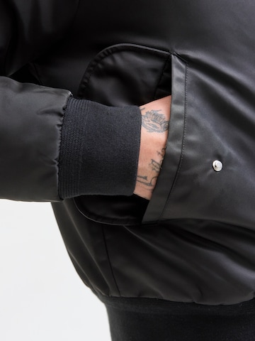 JACK & JONES - Chaqueta de entretiempo 'JCOMOTION' en negro